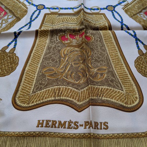 Auth Hermès Gold Poste et Cavalerie Silk Scarf 90 cm by Joachim Metz - Picture 8 of 10